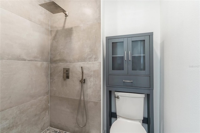 14319 Morristown Ave, Port Charlotte, FL 33981 - bathroom featuring tiled shower and toilet