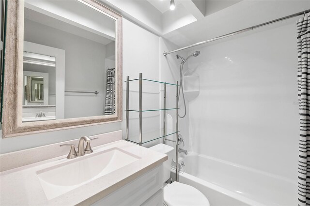 2314 S Clewis Ct Unit 106, Tampa, FL 33629 - bathroom with shower / bath combination with curtain, toilet, and vanity