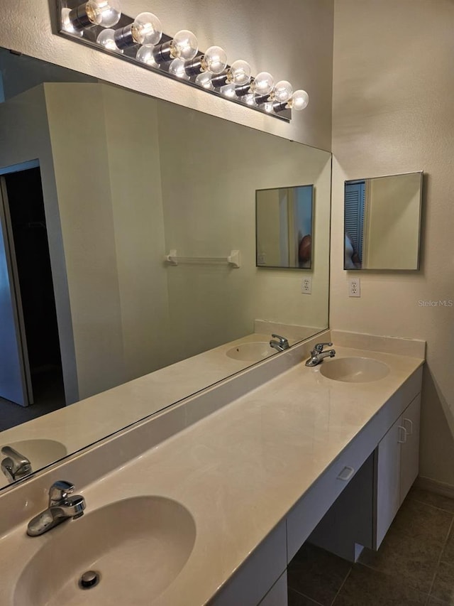 607 Manchester Woods Dr Unit 84, Sun City Center, FL 33573 - bathroom featuring tile patterned flooring and double vanity