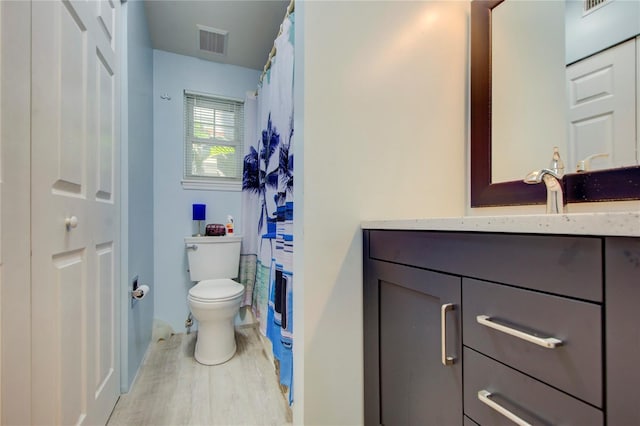 921 24th Ave N, Saint Petersburg, FL 33704 - bathroom with toilet, wood finished floors, vanity, and a shower with curtain