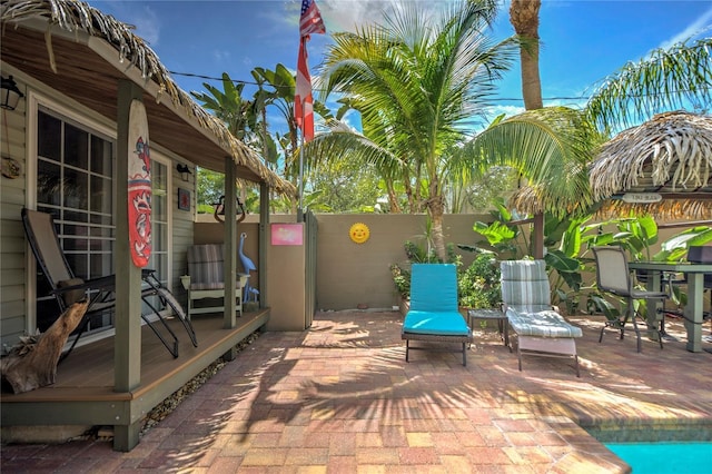 921 24th Ave N, Saint Petersburg, FL 33704 - view of patio / terrace