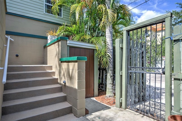921 24th Ave N, Saint Petersburg, FL 33704 - view of gate