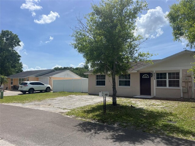 8804 Briar Hollow Ct, Tampa, FL 33634 - single story home featuring stucco siding, a front yard, and fence