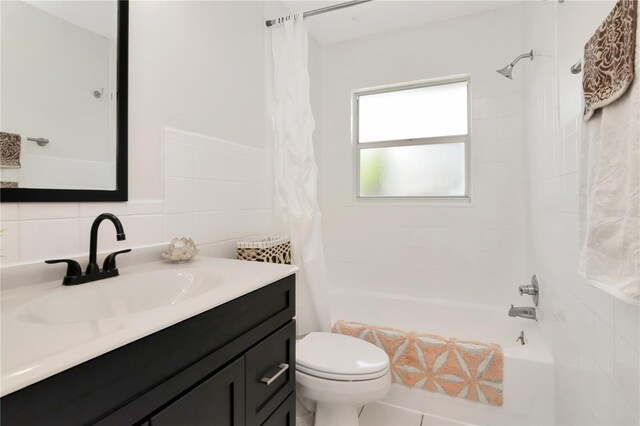 10705 Knollsway Ct, Tampa, FL 33625 - bathroom with shower / bath combination with curtain, tasteful backsplash, vanity, toilet, and tile walls