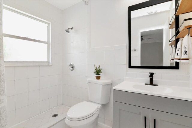 10705 Knollsway Ct, Tampa, FL 33625 - full bathroom with tiled shower, vanity, visible vents, and tile walls