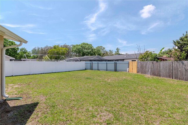 10705 Knollsway Ct, Tampa, FL 33625 - view of yard with a fenced backyard