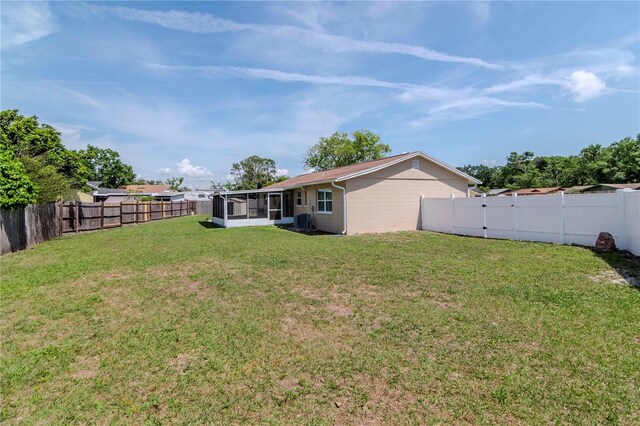 10705 Knollsway Ct, Tampa, FL 33625 - view of yard featuring a fenced backyard and a sunroom