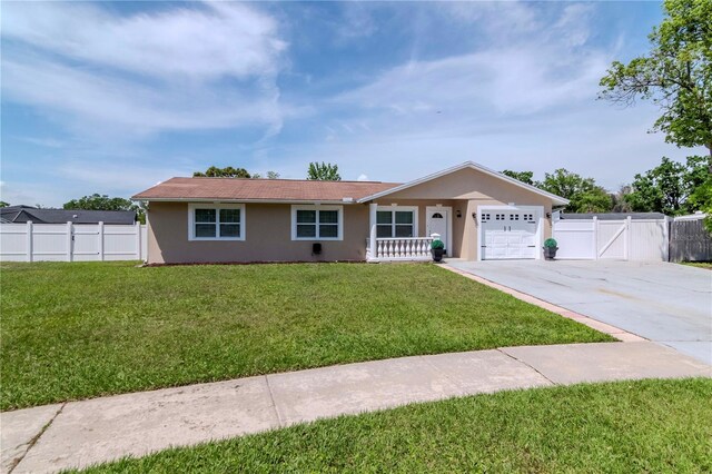 10705 Knollsway Ct, Tampa, FL 33625 - ranch-style home with stucco siding, driveway, an attached garage, a front lawn, and fence