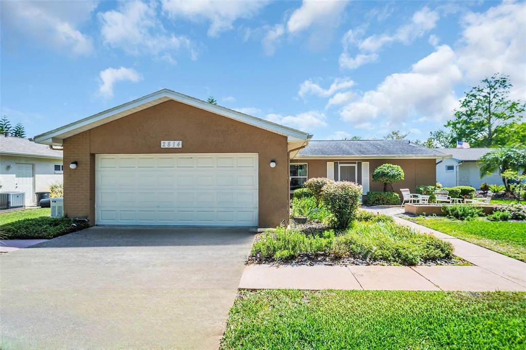 2814 Lomond Dr, Palm Harbor, FL 34684 - photo 1