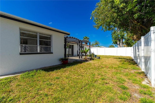 view of yard featuring a pergola, a fenced backyard, and a patio area