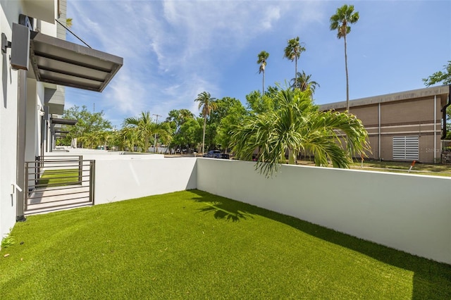 4515 W N A St Unit 8, Tampa, FL 33609 - view of yard with fence