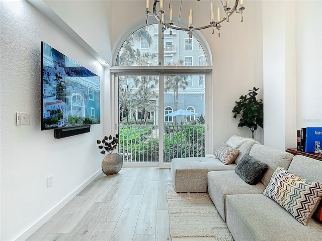700 S Harbour Island Blvd Unit 143, Tampa, FL 33602 - living area with baseboards, a towering ceiling, wood finished floors, and a chandelier