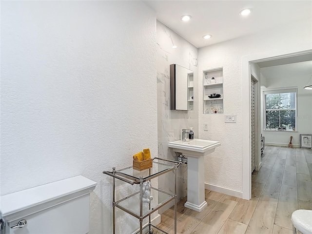 700 S Harbour Island Blvd Unit 143, Tampa, FL 33602 - corridor featuring light wood-style flooring, a textured wall, baseboards, and recessed lighting