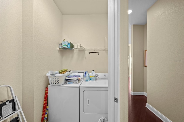 700 S Harbour Island Blvd Unit 813, Tampa, FL 33602 - washroom with independent washer and dryer, baseboards, laundry area, dark wood-type flooring, and a textured wall