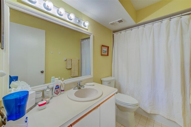 full bath with vanity, tile patterned flooring, visible vents, toilet, and a shower with shower curtain