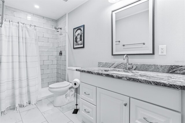 1543 Gentry St, Clearwater, FL 33755 - bathroom with a tile shower, vanity, toilet, marble finish floor, and recessed lighting