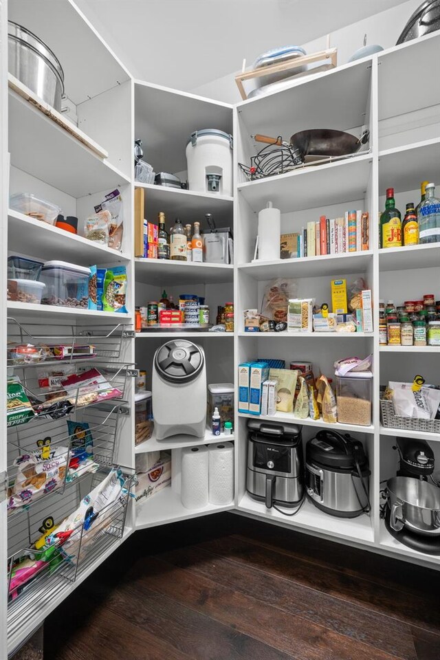 5025 W Homer Ave, Tampa, FL 33629 - view of pantry