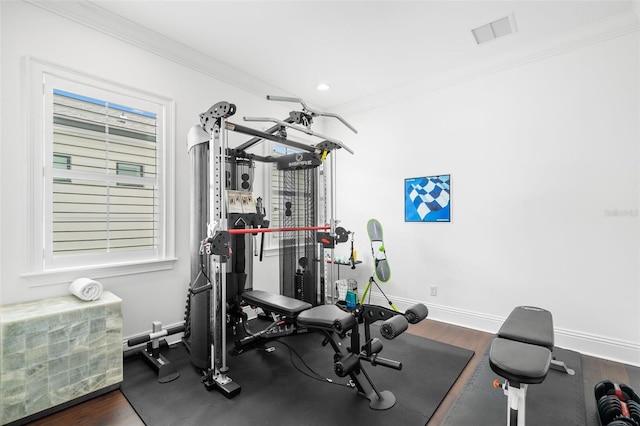 5025 W Homer Ave, Tampa, FL 33629 - exercise room featuring crown molding, visible vents, recessed lighting, wood finished floors, and baseboards