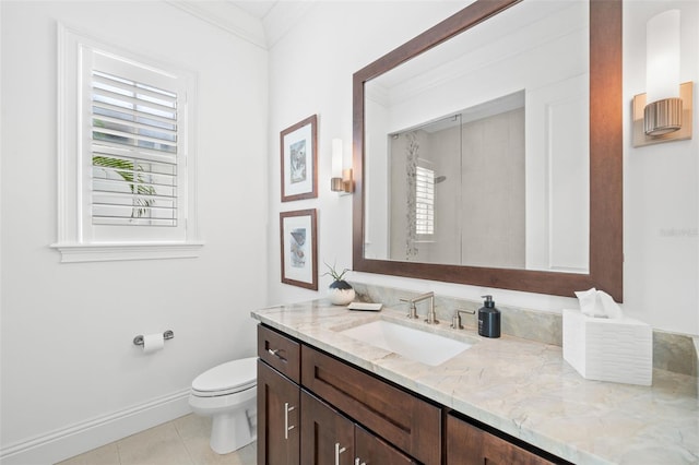 5025 W Homer Ave, Tampa, FL 33629 - full bathroom featuring toilet, a healthy amount of sunlight, vanity, and baseboards