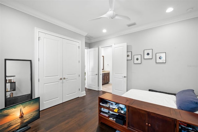 5025 W Homer Ave, Tampa, FL 33629 - bedroom featuring recessed lighting, a closet, crown molding, and dark wood finished floors