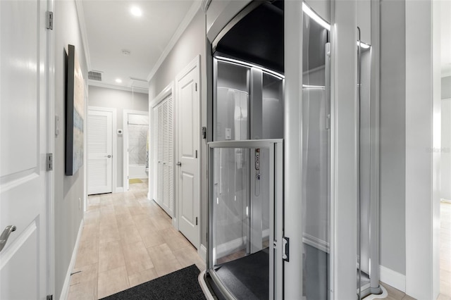 corridor with baseboards, visible vents, recessed lighting, and crown molding
