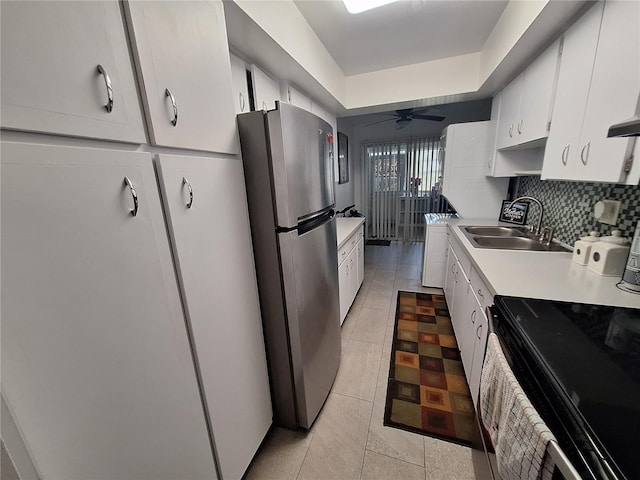 605 Brandy Wine Dr Unit 605, Largo, FL 33771 - kitchen featuring light countertops, backsplash, a ceiling fan, a sink, and freestanding refrigerator