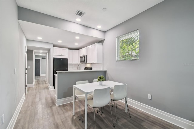 3411 N 12th St, Tampa, FL 33605 - dining area with baseboards, light wood-type flooring, visible vents, and recessed lighting