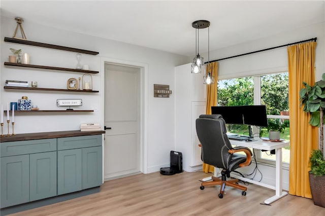 125 Siobhan Ave, Tampa, FL 33613 - home office featuring baseboards and light wood finished floors