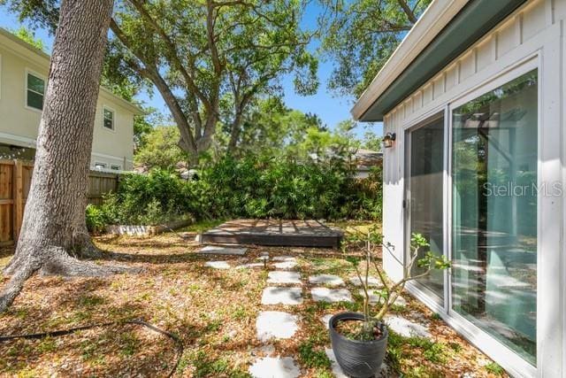 3202 W Coachman Ave, Tampa, FL 33611 - view of yard