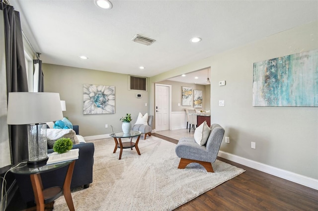 living area featuring visible vents, recessed lighting, and wood finished floors