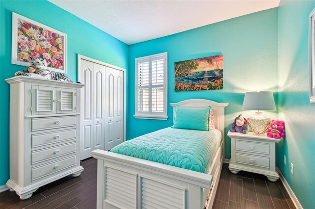 21627 Pearl Crescent Ct, Land O Lakes, FL 34637 - bedroom with a closet, baseboards, and wood finish floors