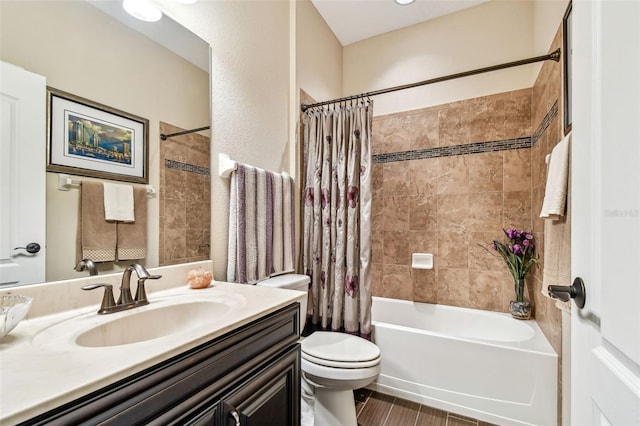 21627 Pearl Crescent Ct, Land O Lakes, FL 34637 - bathroom with toilet, vanity, and shower / tub combo with curtain