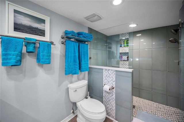14723 Seminole Trl, Seminole, FL 33776 - bathroom with recessed lighting, baseboards, a tile shower, and toilet