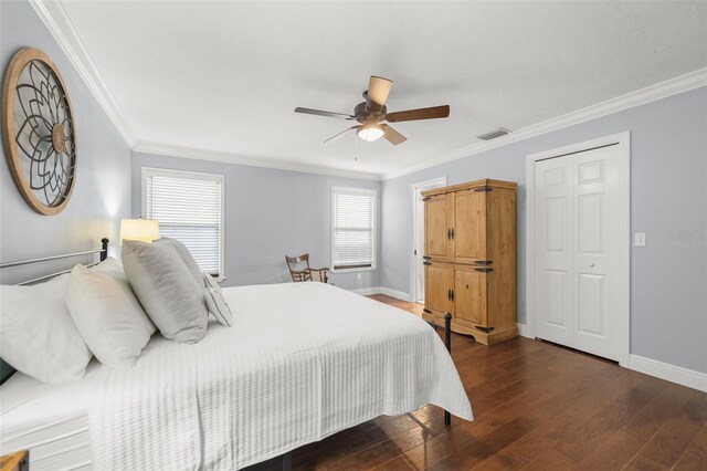 bedroom featuring visible vents, baseboards, ornamental molding, ceiling fan, and hardwood / wood-style floors