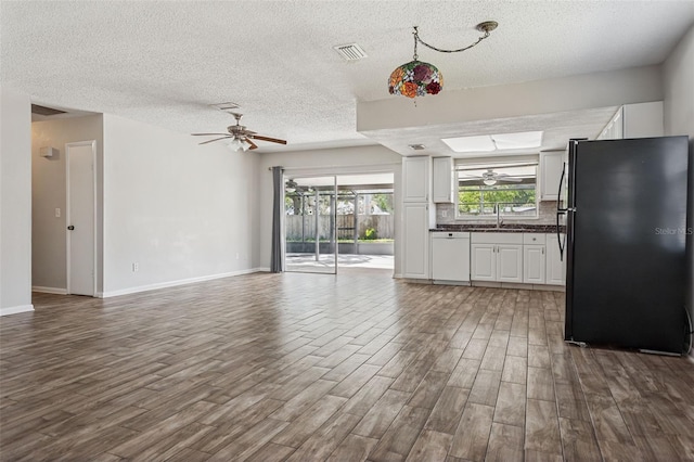 14013 Briardale Ln, Tampa, FL 33618 - unfurnished living room with visible vents, a sink, a ceiling fan, and dark wood finished floors