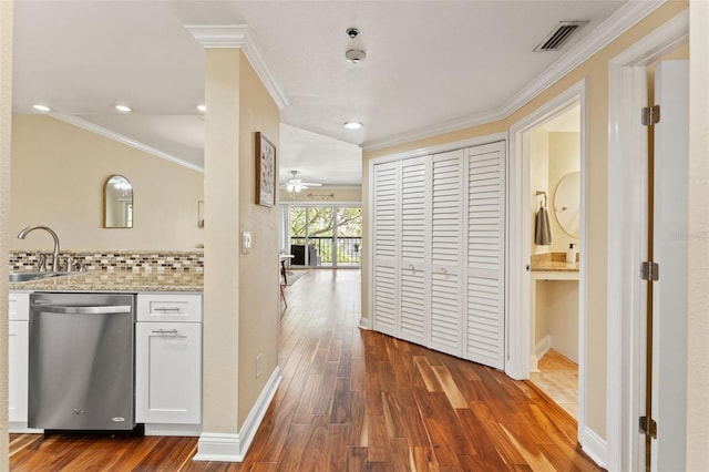 1002 S Harbour Island Blvd Unit 1312, Tampa, FL 33602 - corridor with dark wood-type flooring, visible vents, a sink, and crown molding