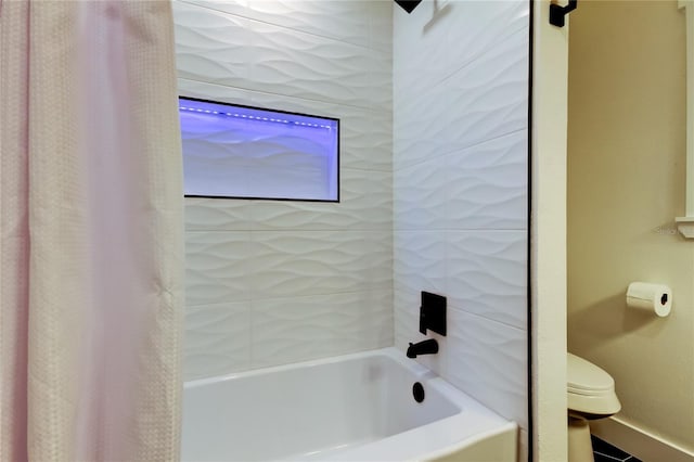2488 Del Rio Way, Dunedin, FL 34698 - full bathroom with toilet, shower / bathtub combination with curtain, and baseboards