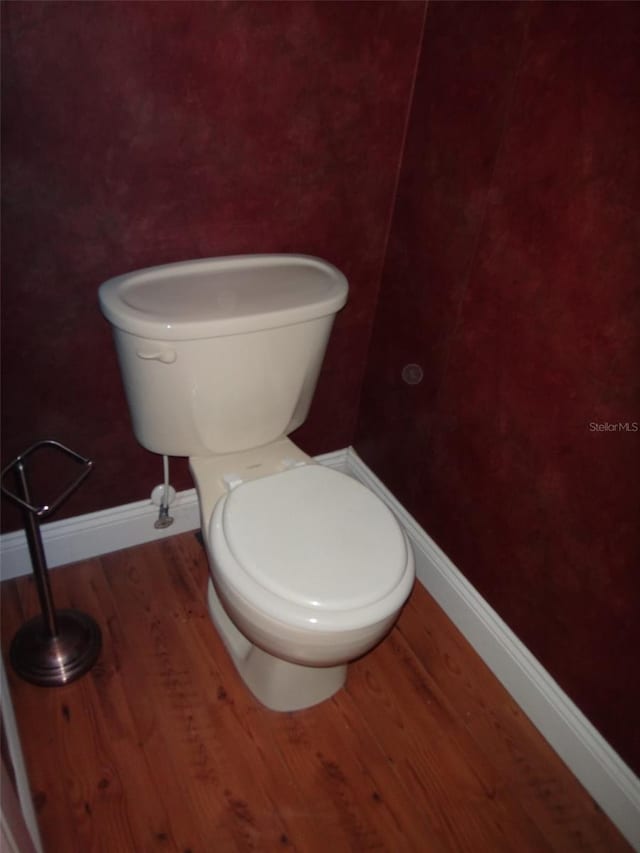 665 Oak Harbour Dr Unit 115, Altamonte Springs, FL 32701 - bathroom with toilet, wood finished floors, and baseboards