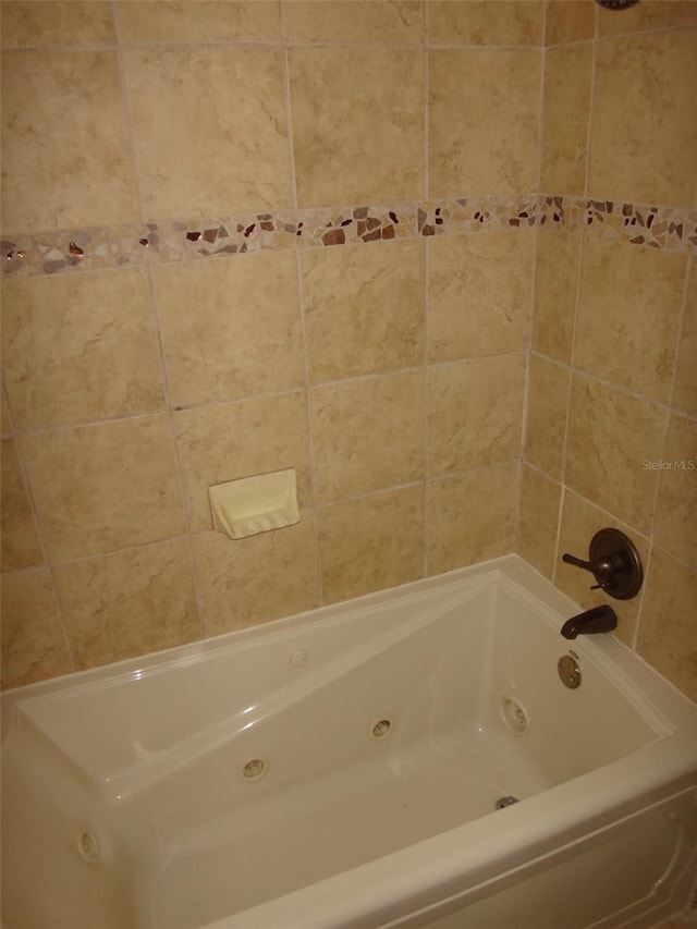 665 Oak Harbour Dr Unit 115, Altamonte Springs, FL 32701 - bathroom with a combined bath / shower with jetted tub