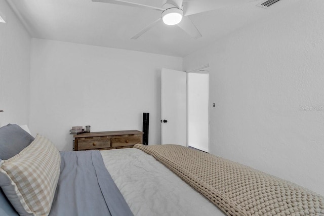 129 NW Lincoln Cir N, Saint Petersburg, FL 33702 - bedroom featuring ceiling fan and visible vents
