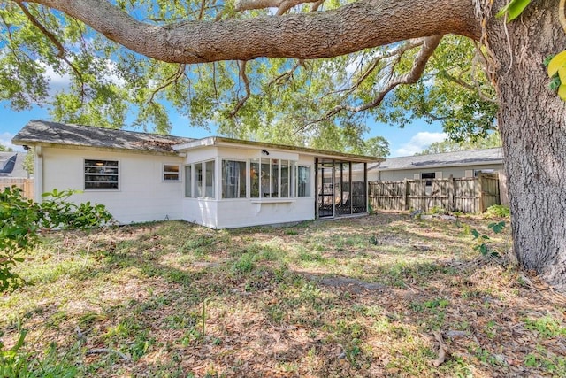 129 NW Lincoln Cir N, Saint Petersburg, FL 33702 - rear view of house featuring a sunroom and fence