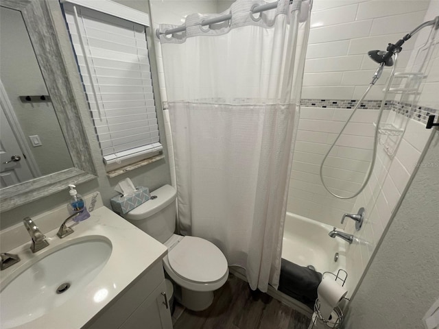 bathroom featuring wood finished floors, shower / bath combo, toilet, and vanity