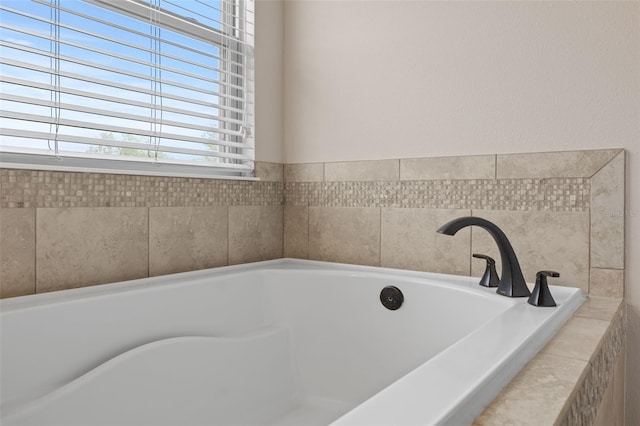 full bath featuring a washtub