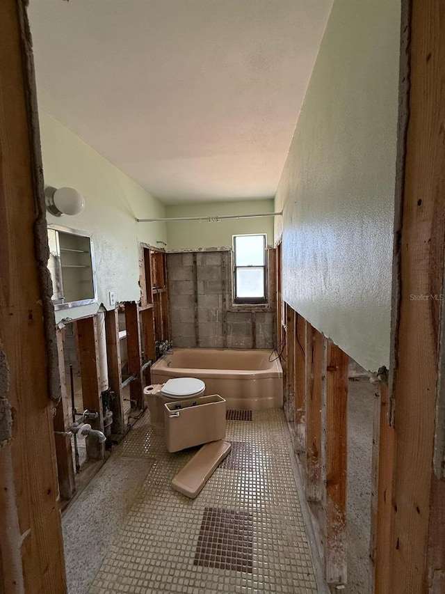 195 45th Ave, St Pete Beach, FL 33706 - full bathroom featuring a garden tub and toilet