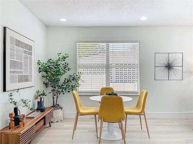 2711 W Cordelia St, Tampa, FL 33607 - dining space featuring baseboards, light wood finished floors, recessed lighting, and a textured ceiling