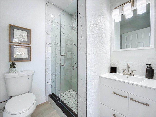 2711 W Cordelia St, Tampa, FL 33607 - bathroom featuring a textured wall, toilet, vanity, and a marble finish shower