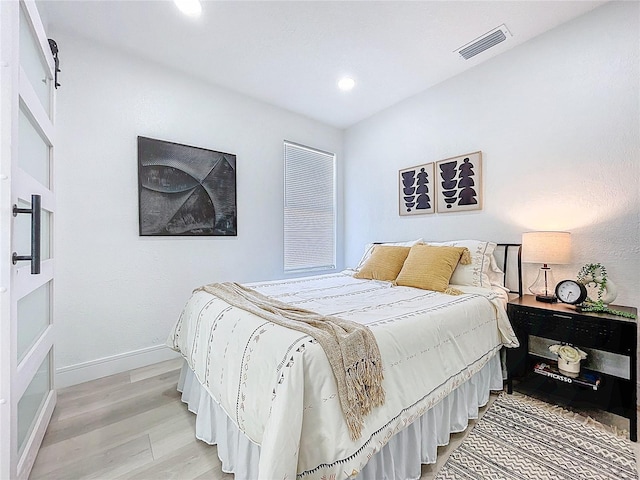 2711 W Cordelia St, Tampa, FL 33607 - bedroom featuring visible vents, baseboards, light wood finished floors, and recessed lighting