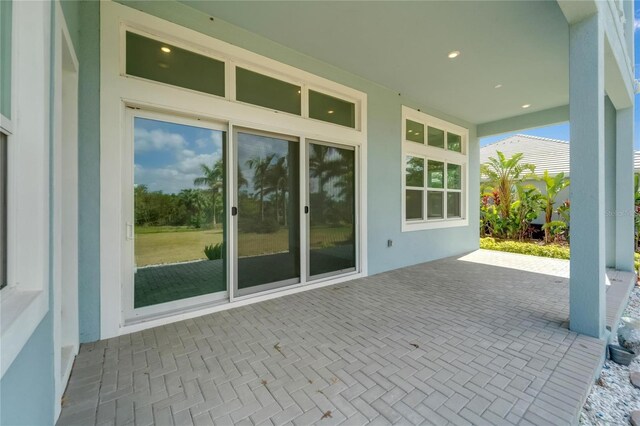 814 Manns Harbor Dr, Apollo Beach, FL 33572 - view of patio / terrace