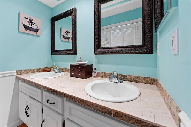 170 Ingrid Pl, Oldsmar, FL 34677 - full bath featuring double vanity and a sink