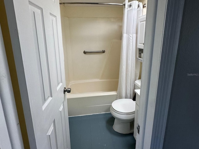 full bath featuring toilet, shower / bath combo with shower curtain, and vanity